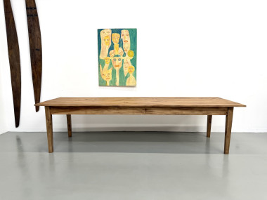 Table XXL en noyer massif aux pieds fuseaux, vue 1