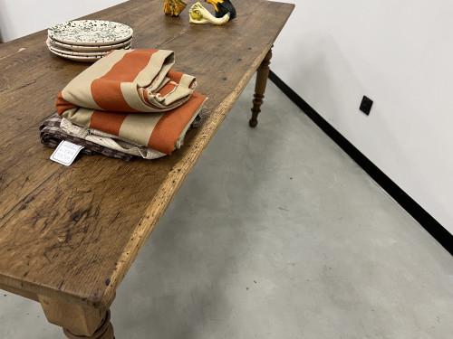 Table de ferme en chêne massif aux pieds tournés, vue 19