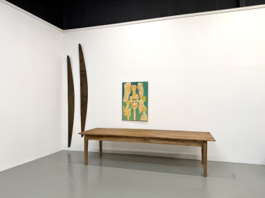 Table XXL en noyer massif aux pieds fuseaux, vue 19