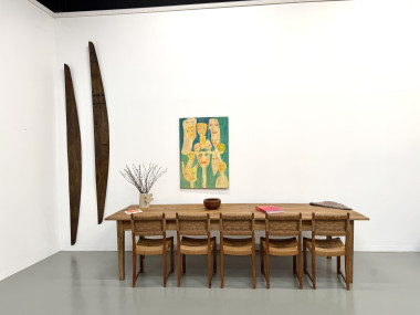 Table XXL en noyer massif aux pieds fuseaux, vue 20