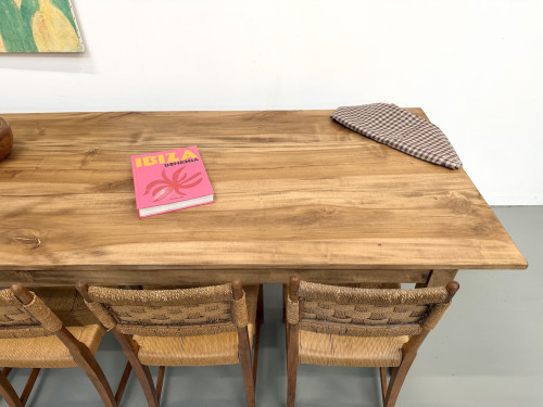 Table XXL en noyer massif aux pieds fuseaux, vue 22