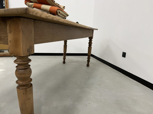 Table de ferme en chêne massif aux pieds tournés, vue 20