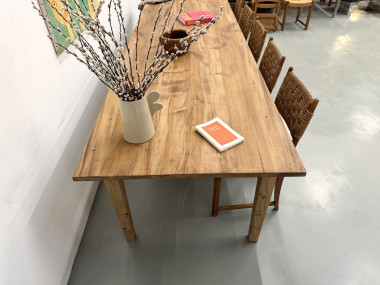 Table XXL en noyer massif aux pieds fuseaux, vue 27