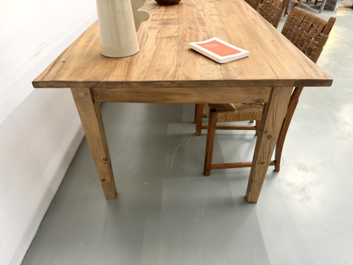 Table XXL en noyer massif aux pieds fuseaux, vue 28