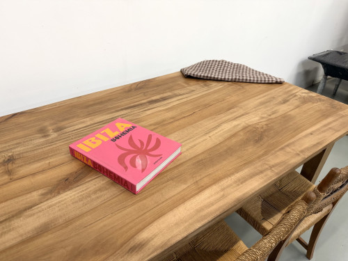 Table XXL en noyer massif aux pieds fuseaux, vue 30