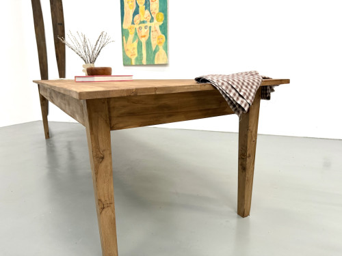 Table XXL en noyer massif aux pieds fuseaux, vue 33