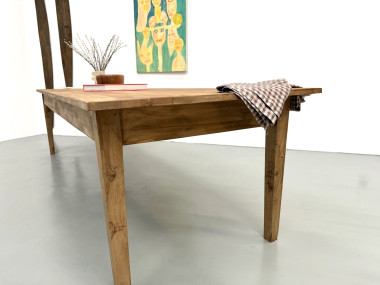 Table XXL en noyer massif aux pieds fuseaux, vue 33