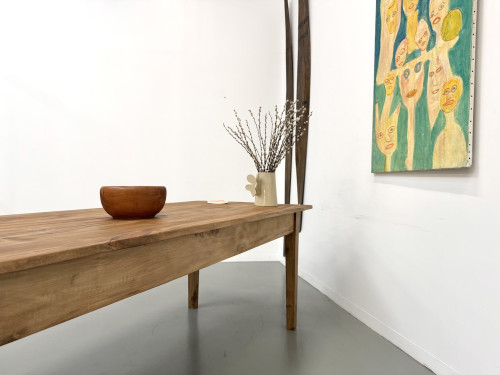 Table XXL en noyer massif aux pieds fuseaux, vue 34