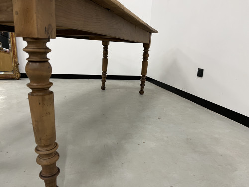 Table de ferme en chêne massif aux pieds tournés, vue 21