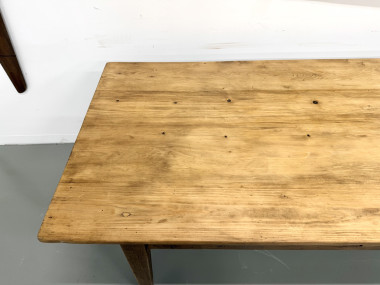 Grande table de ferme ancienne aux pieds fuseaux, vue 10