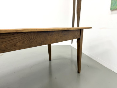 Grande table de ferme ancienne aux pieds fuseaux, vue 29