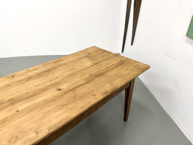Grande table de ferme ancienne aux pieds fuseaux, vue 30