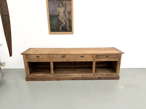 Très grand comptoir de commerce en pin, circa 1920, vue 30
