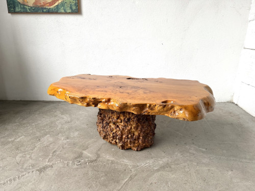 Table basse "forme libre" en orme massif, vue 2