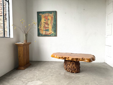 Table basse "forme libre" en orme massif, vue 3
