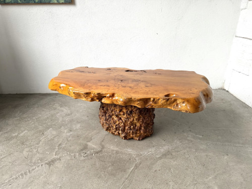 Table basse "forme libre" en orme massif, vue 5