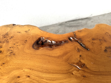 Table basse "forme libre" en orme massif, vue 11