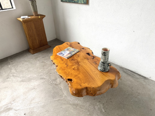 Table basse "forme libre" en orme massif, vue 19