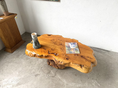 Table basse "forme libre" en orme massif, vue 22