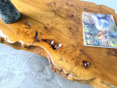 Table basse "forme libre" en orme massif, vue 23