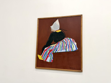 Grand Tableau Suédois Signé Lars Norman (1962) – Huile sur Panneau "Femme au Costume", vue 1