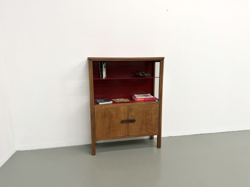 Bibliothèque moderniste brésilienne des années 50 en bois exotique et laque rouge, vue 5