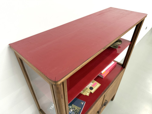 Bibliothèque moderniste brésilienne des années 50 en bois exotique et laque rouge, vue 8