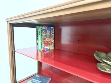 Bibliothèque moderniste brésilienne des années 50 en bois exotique et laque rouge, vue 20