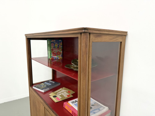 Bibliothèque moderniste brésilienne des années 50 en bois exotique et laque rouge, vue 24