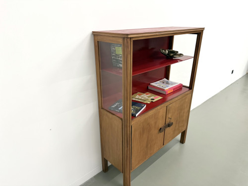 Bibliothèque moderniste brésilienne des années 50 en bois exotique et laque rouge, vue 31