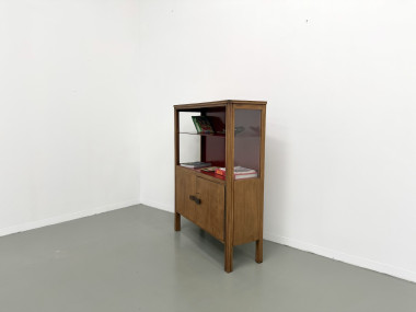 Bibliothèque moderniste brésilienne des années 50 en bois exotique et laque rouge, vue 34