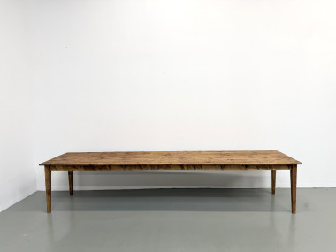 Grande table de ferme XXL en pin massif et pieds fuseaux années 50, vue 2