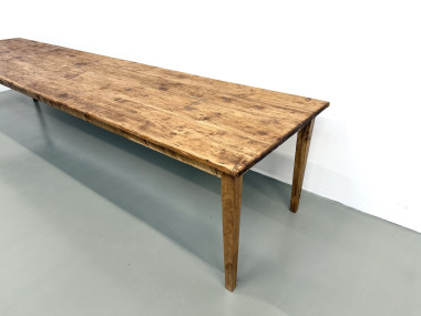 Grande table de ferme XXL en pin massif et pieds fuseaux années 50, vue 4
