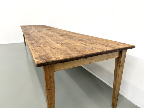 Grande table de ferme XXL en pin massif et pieds fuseaux années 50, vue 7