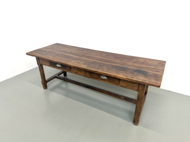 Table de ferme française authentique de 1890 en chêne massif à deux tiroirs, vue 4