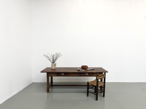 Table de ferme française authentique de 1890 en chêne massif à deux tiroirs, vue 1