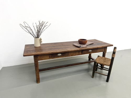 Table de ferme française authentique de 1890 en chêne massif à deux tiroirs, vue 5