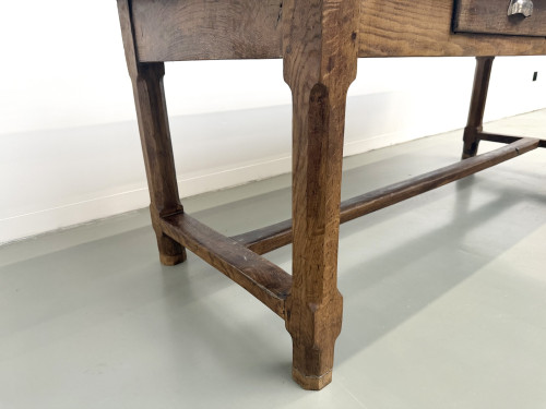 Table de ferme française authentique de 1890 en chêne massif à deux tiroirs, vue 11