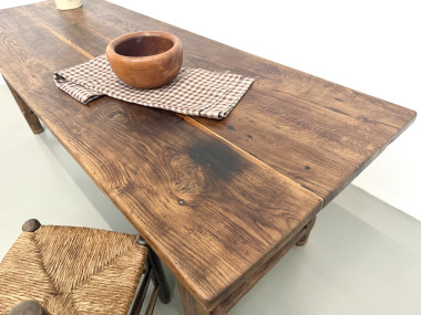 Table de ferme française authentique de 1890 en chêne massif à deux tiroirs, vue 19
