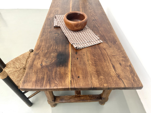 Table de ferme française authentique de 1890 en chêne massif à deux tiroirs, vue 21
