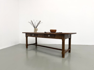 Table de ferme française authentique de 1890 en chêne massif à deux tiroirs, vue 28