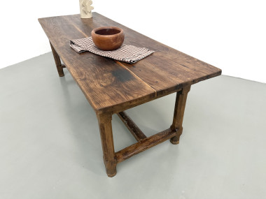 Table de ferme française authentique de 1890 en chêne massif à deux tiroirs, vue 30