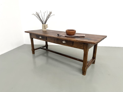 Table de ferme française authentique de 1890 en chêne massif à deux tiroirs, vue 34