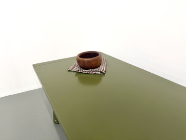 Table à manger laquée vert olive glossy — DLG Georges Robert, Circa 1970, vue 18