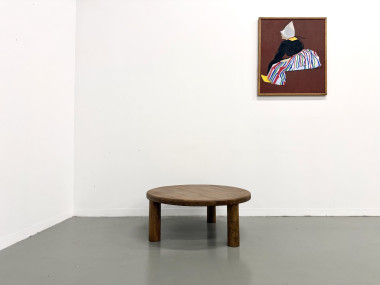 Table basse moderniste tripode en chêne massif, DLG Perriand, Chapo, années 50, vue 2