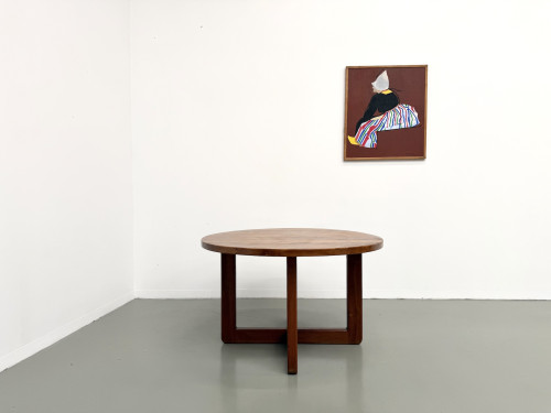Table ronde moderniste en orme massif, piètement croisé, DLG Perriand, Chapo, années 50-60