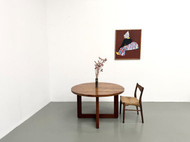 Table ronde moderniste en orme massif, piètement croisé, DLG Perriand, Chapo, années 50-60, vue 4