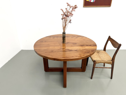 Table ronde moderniste en orme massif, piètement croisé, DLG Perriand, Chapo, années 50-60, vue 5