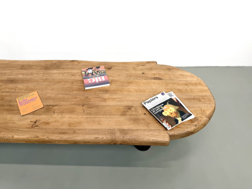 Table basse XXL ovale en chêne massif, piètement cylindrique, années 50, vue 6
