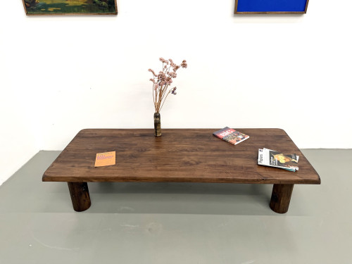 Table basse moderniste en orme massif, piètement cylindrique pin, années 70, vue 6